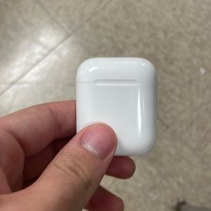 AirPod Gen 2, mint condition, only worn a few times. Minor scratches on case